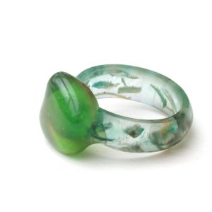 Prstan iz lesa in epoksija